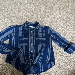 Tie at waist button up shirt. Soft and flowy!